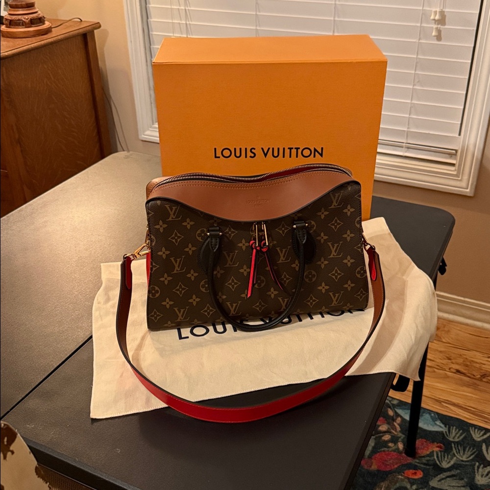Louis Vuitton Tuileries Tote Monogram Handbag - Picture 11 of 12